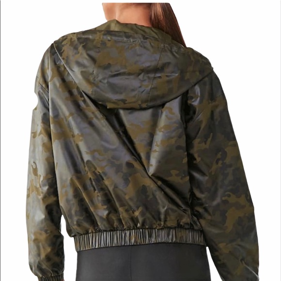 Active Camo Print Anorak - Picture 4 of 6